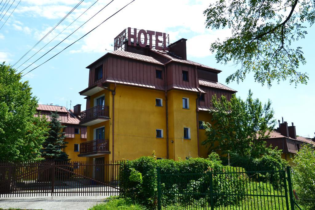 Krystyna Hotel Krasków Exterior foto